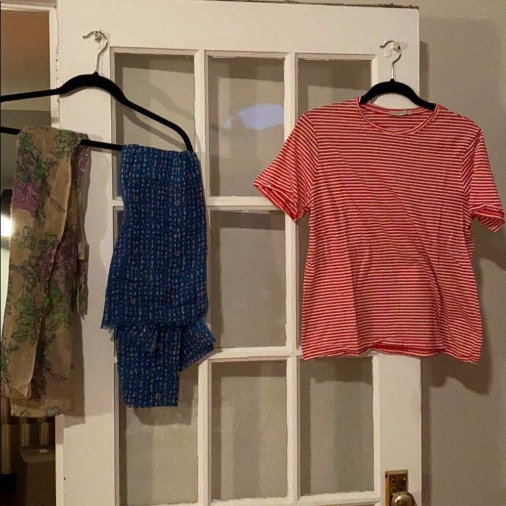 A Zara T-shirt + 2 scarfs